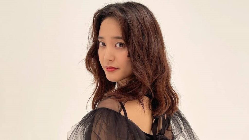 女優の山崎紘菜