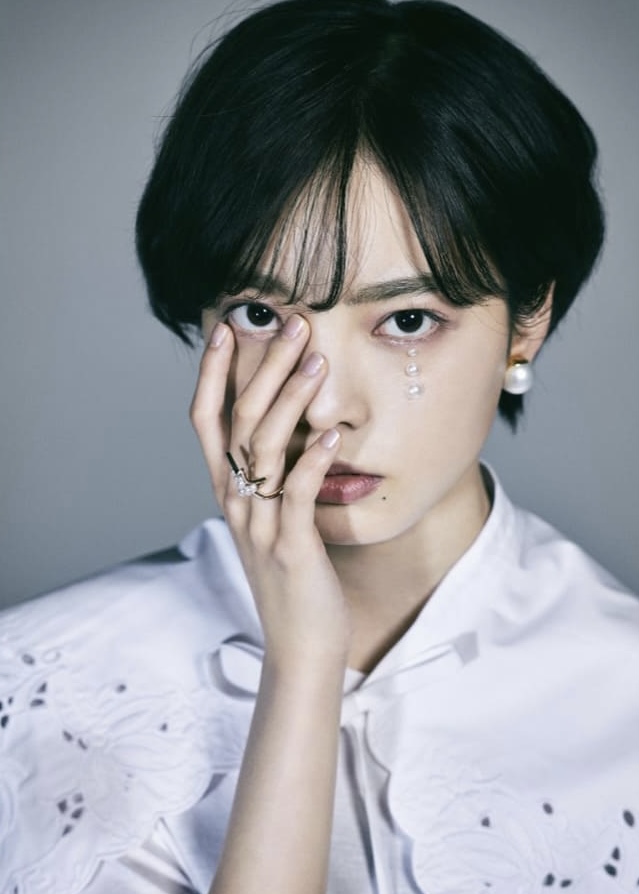 画像　平手友梨奈さん　縦長画像