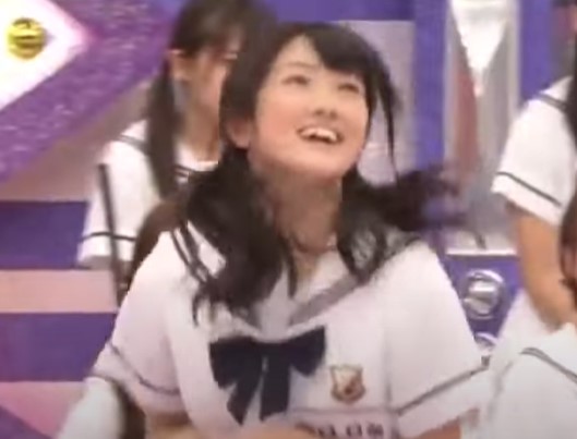 小学校時代の同級生、坂之上君のモノマネを披露する樋口日奈