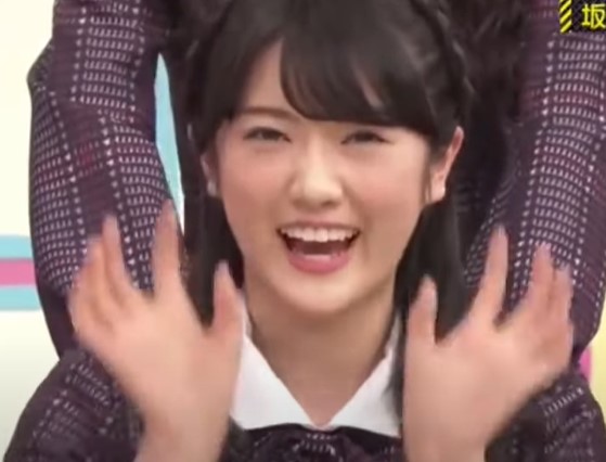 改良した坂之上君のモノマネを披露する樋口日奈