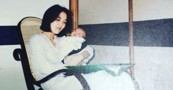 川口春奈さんの母親