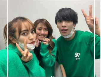 岡田結実さんと母と兄