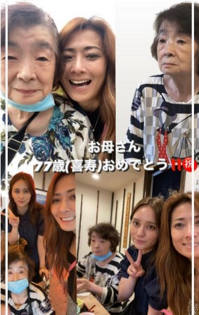 岡田結実さんと母と祖母
