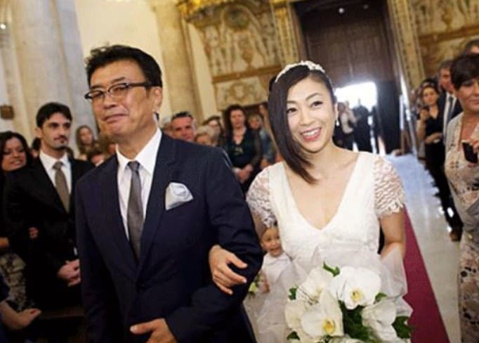 宇多田ヒカルとヴァージンロードを歩く父・宇多田照實