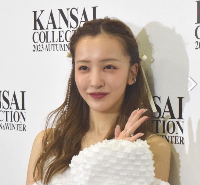 板野友美_トップ画像