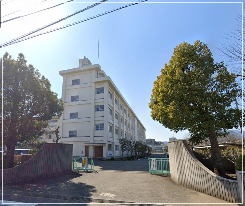 菊地凛子さん母校