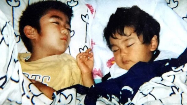 幼少時代の眞栄田郷敦と兄・新真剣佑