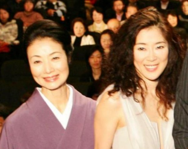 寺島しのぶと母親富司純子のツーショット