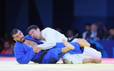 パリ五輪の畳で戦う永瀬貴規選手